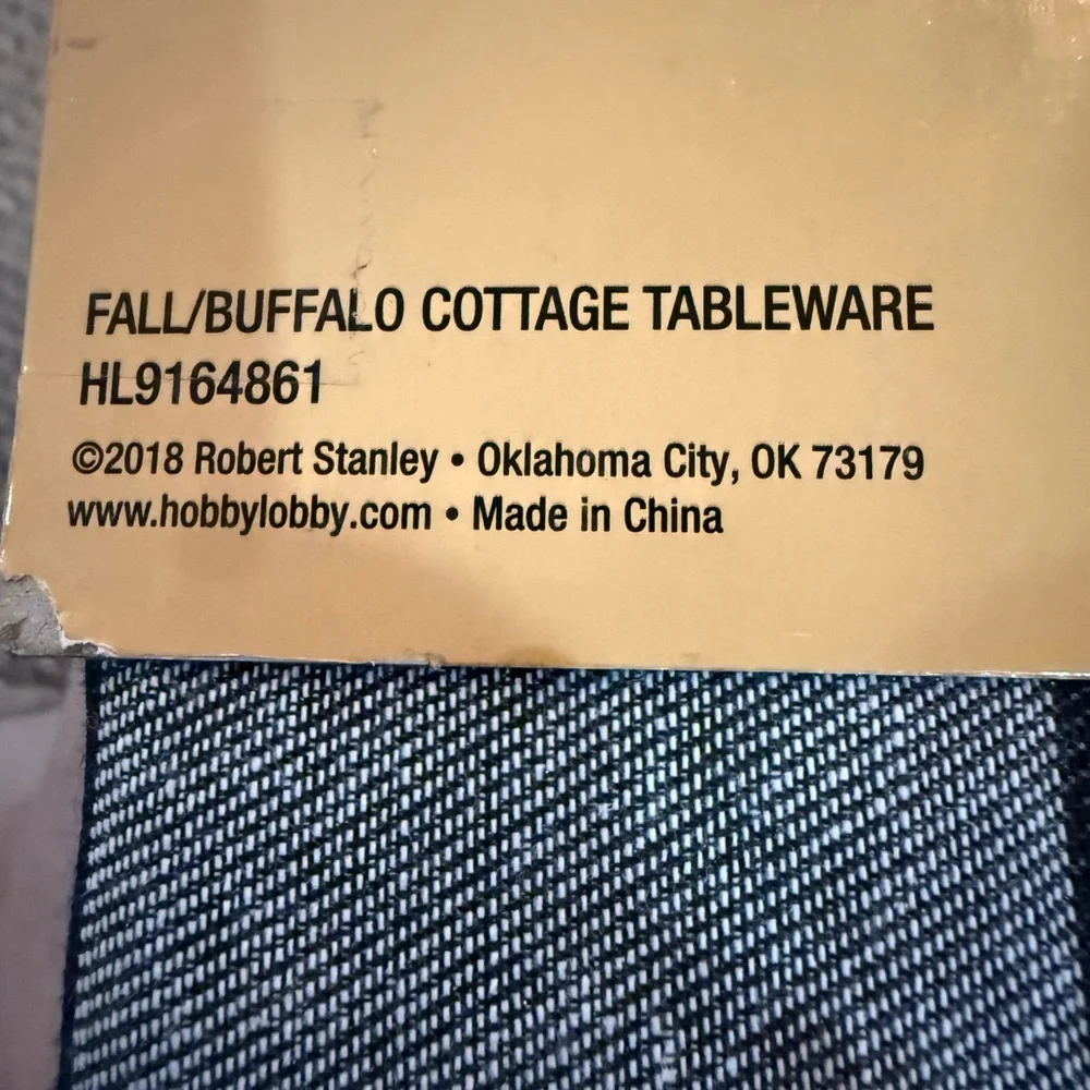 Classic Black and White Buffalo Tablecloth BY Robert Stanley NWT 60” x 120”